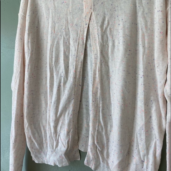 H&M cream colored sweater, size 10, split-back design - Picture 9 of 9